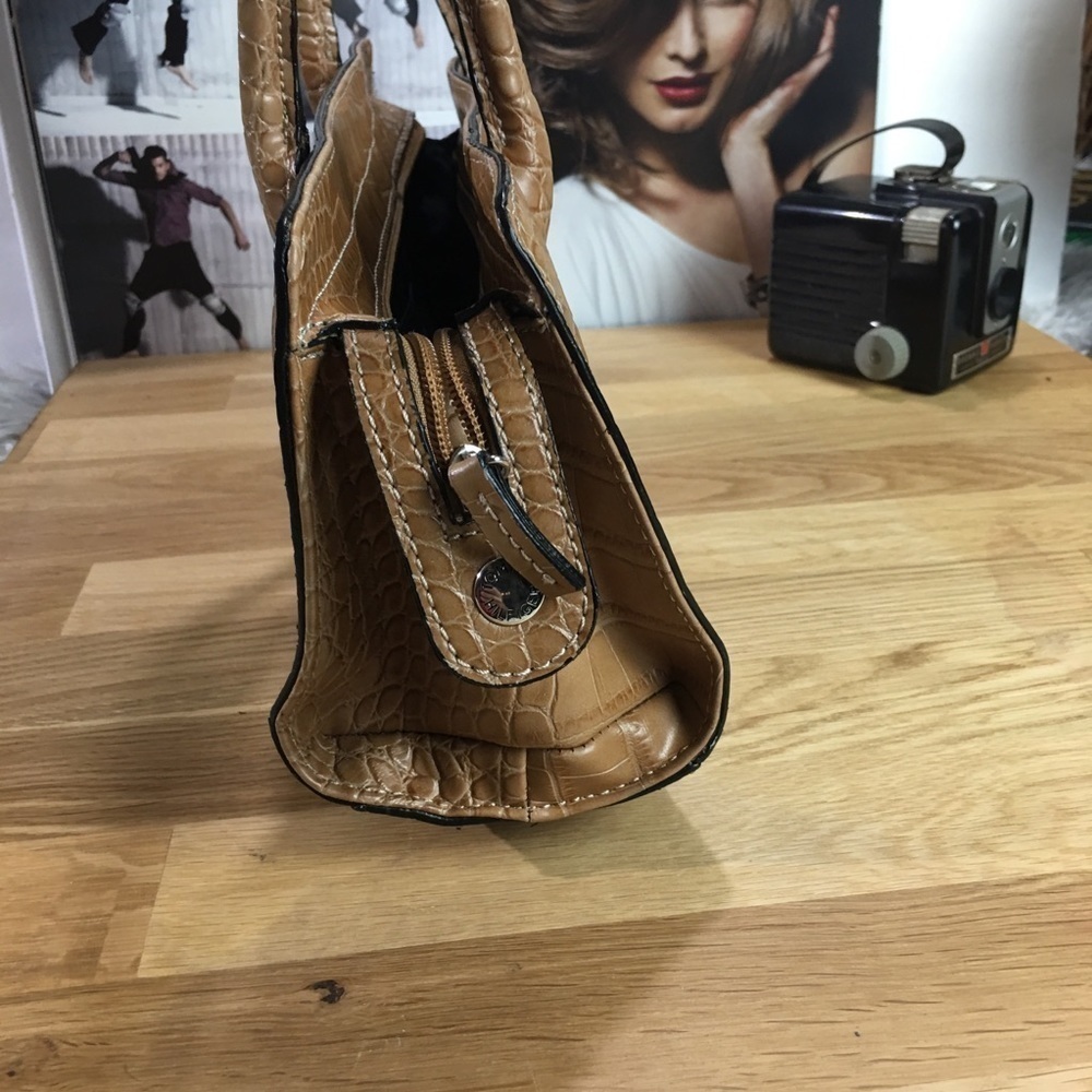 Tommy Hilfiger Cognac Croc Embossed Top Handle Shoulder Bag east/west - Picture 8 of 8